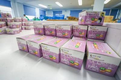 絕對不漲價！松江這家口罩工廠放棄休假保供應個人衛(wèi)生用品